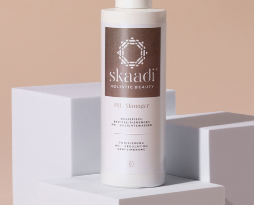 pH-Manager Gesichtswasser Flasche auf weißem Quadrat